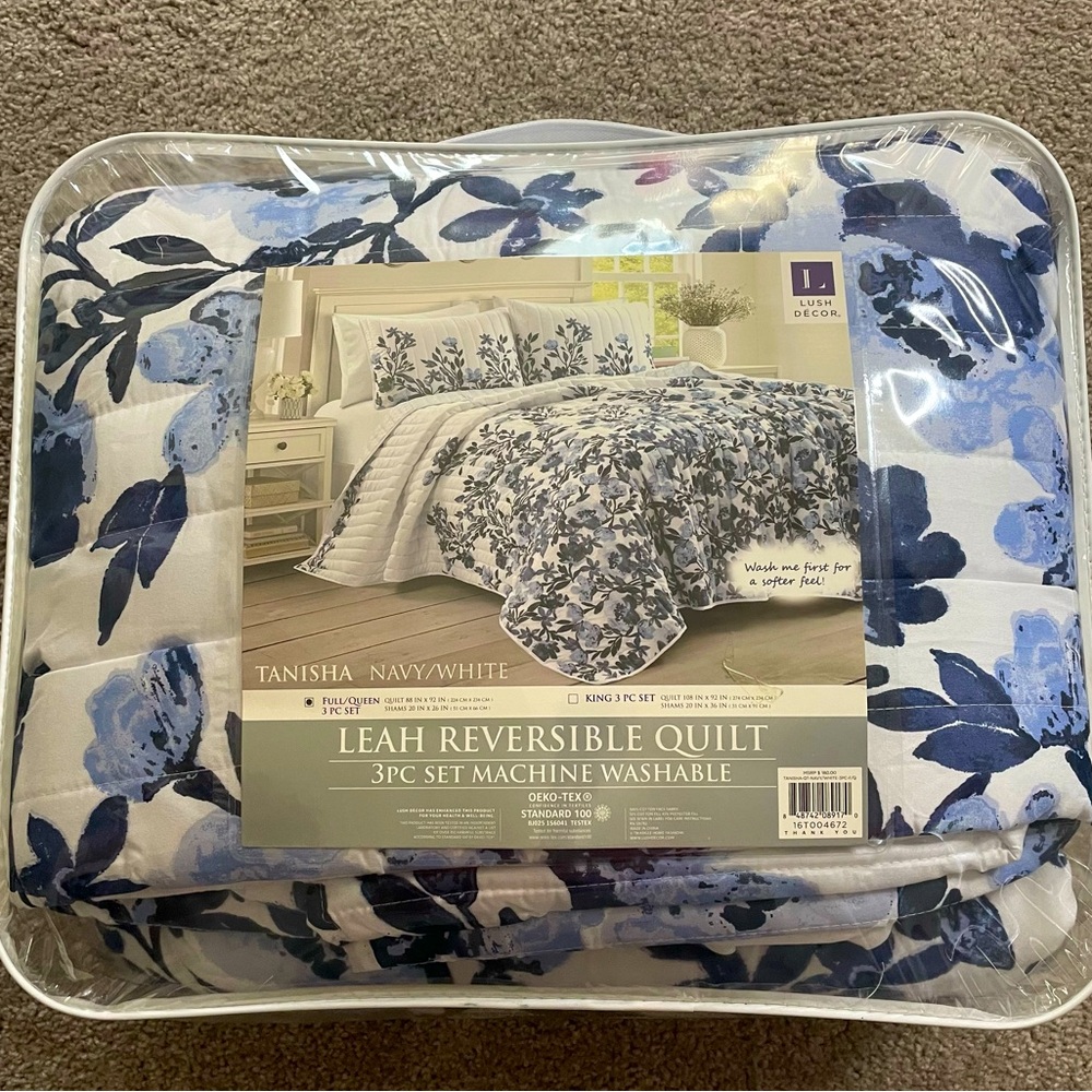 Lush Decor Queen Reversible floral bed spread (comes with quilt and 2 shams) New